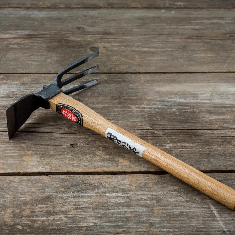 Kusakichi Ika Hoe for gardening and farming, featuring a sturdy metal blade and wooden handle for versatile soil work.